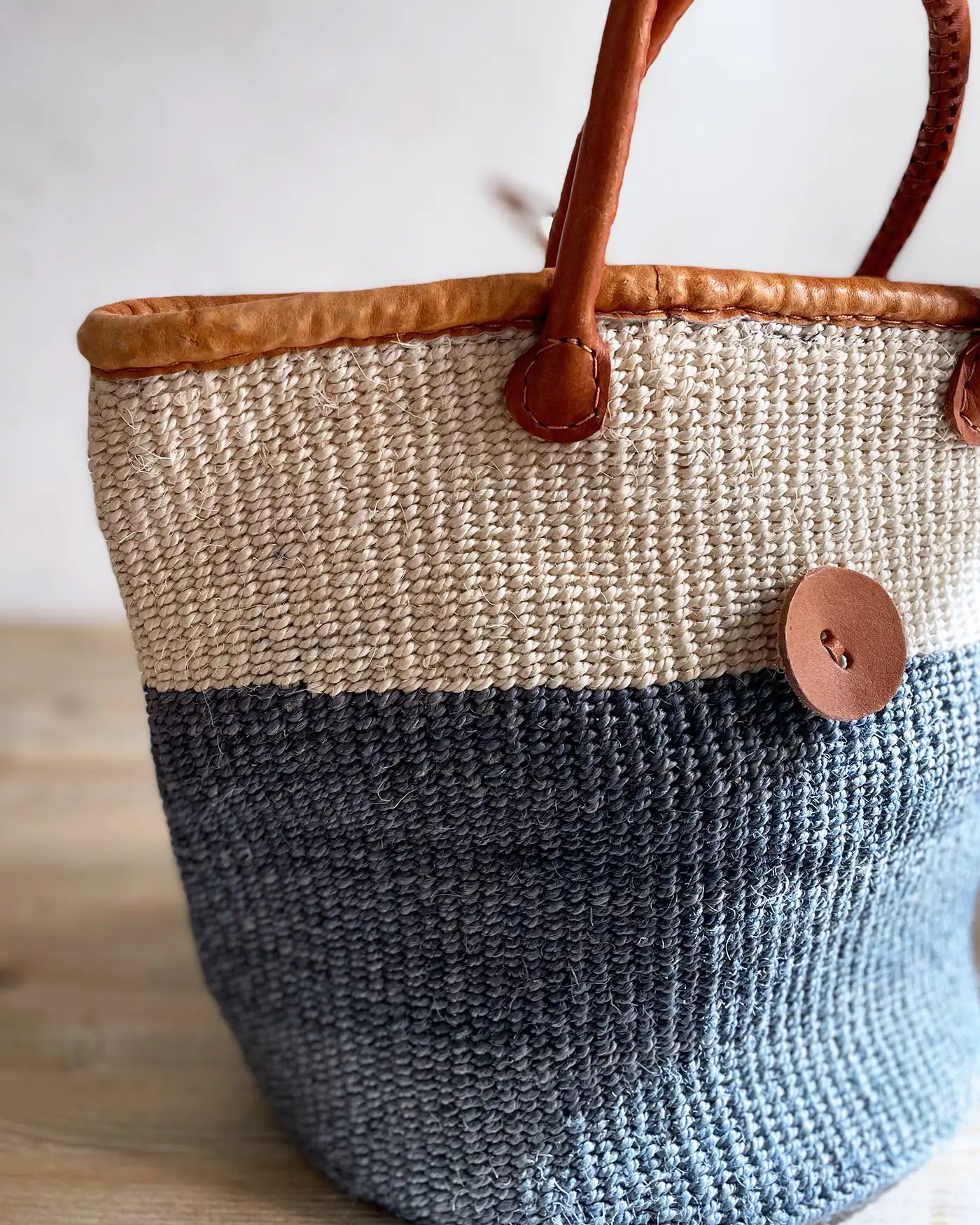 Bolso Hecho a Mano Kenia Azul y Beige