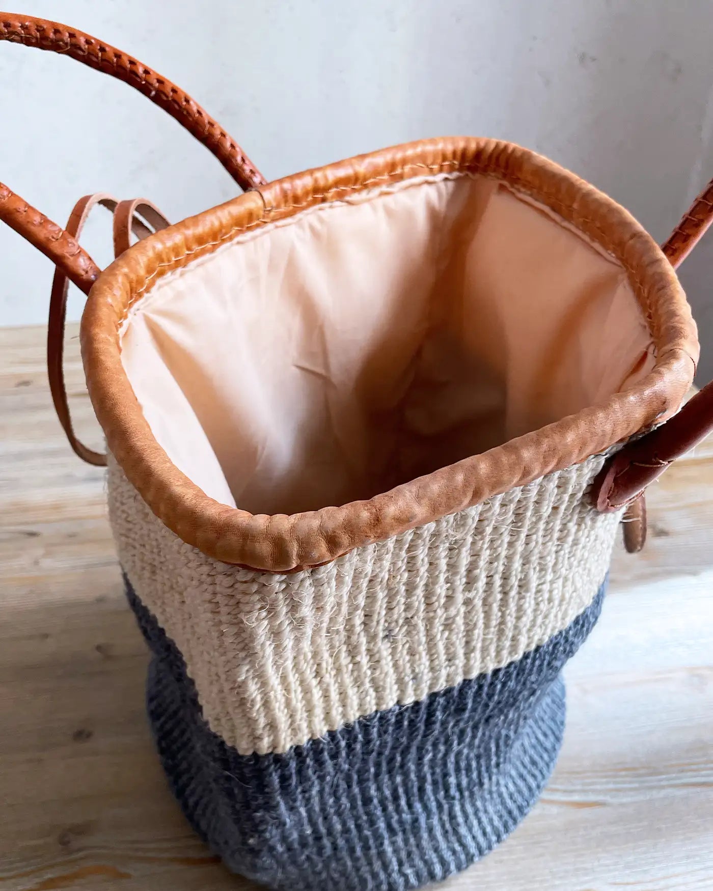 Bolso Hecho a Mano Kenia Azul y Beige