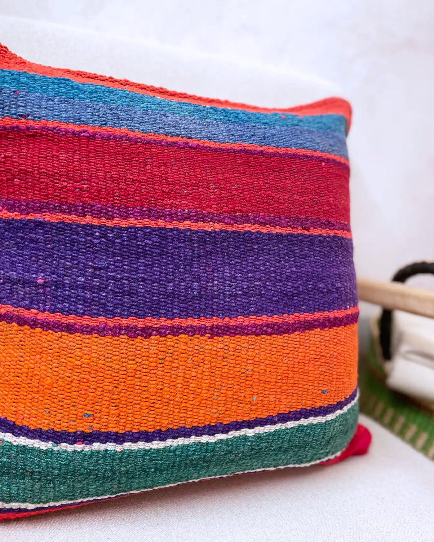 Cojín Peruano Artesanal a Rayas Multicolor 50x50