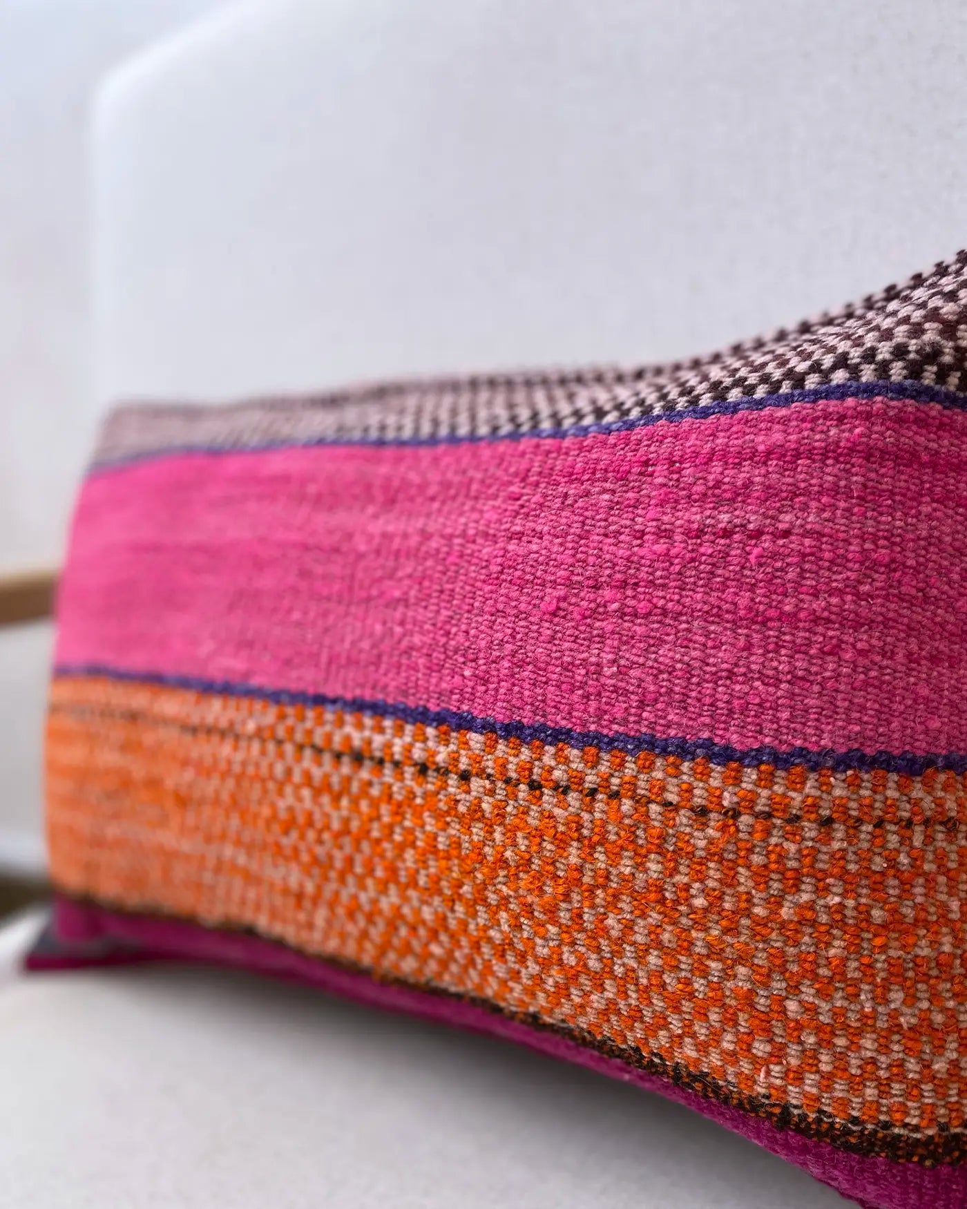 Cojín Étnico Artesanal Rosa y Naranja 30x50