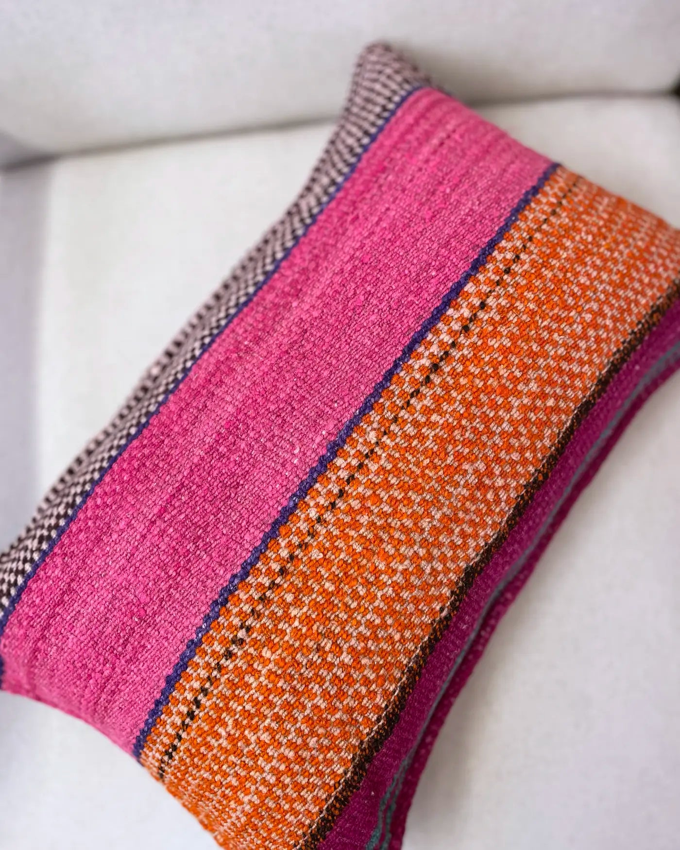 Cojín Étnico Artesanal Rosa y Naranja 30x50