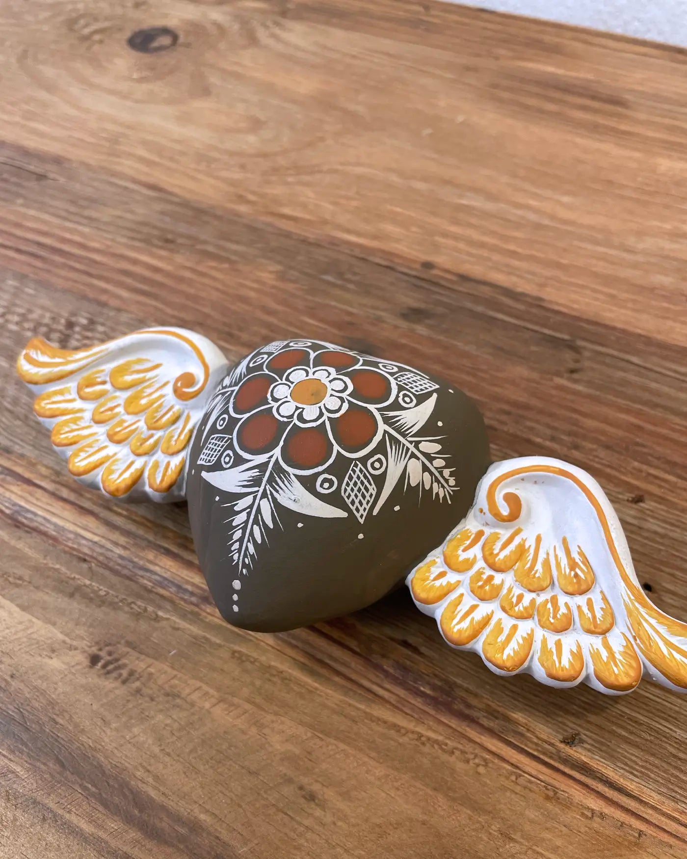 Corazón Pintado a Mano Peruano Marrón