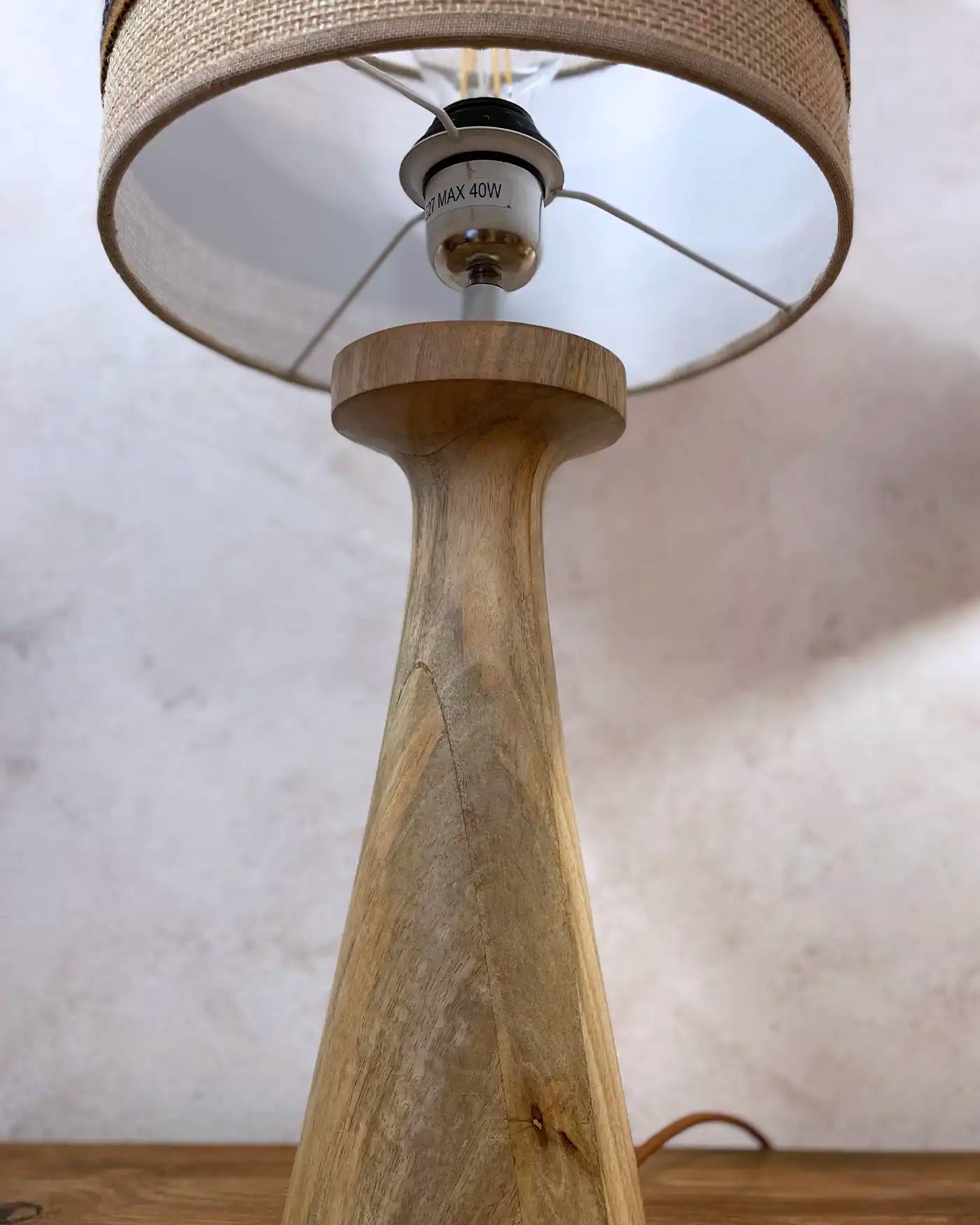 Lámpara Artesanal con Tejido Africano