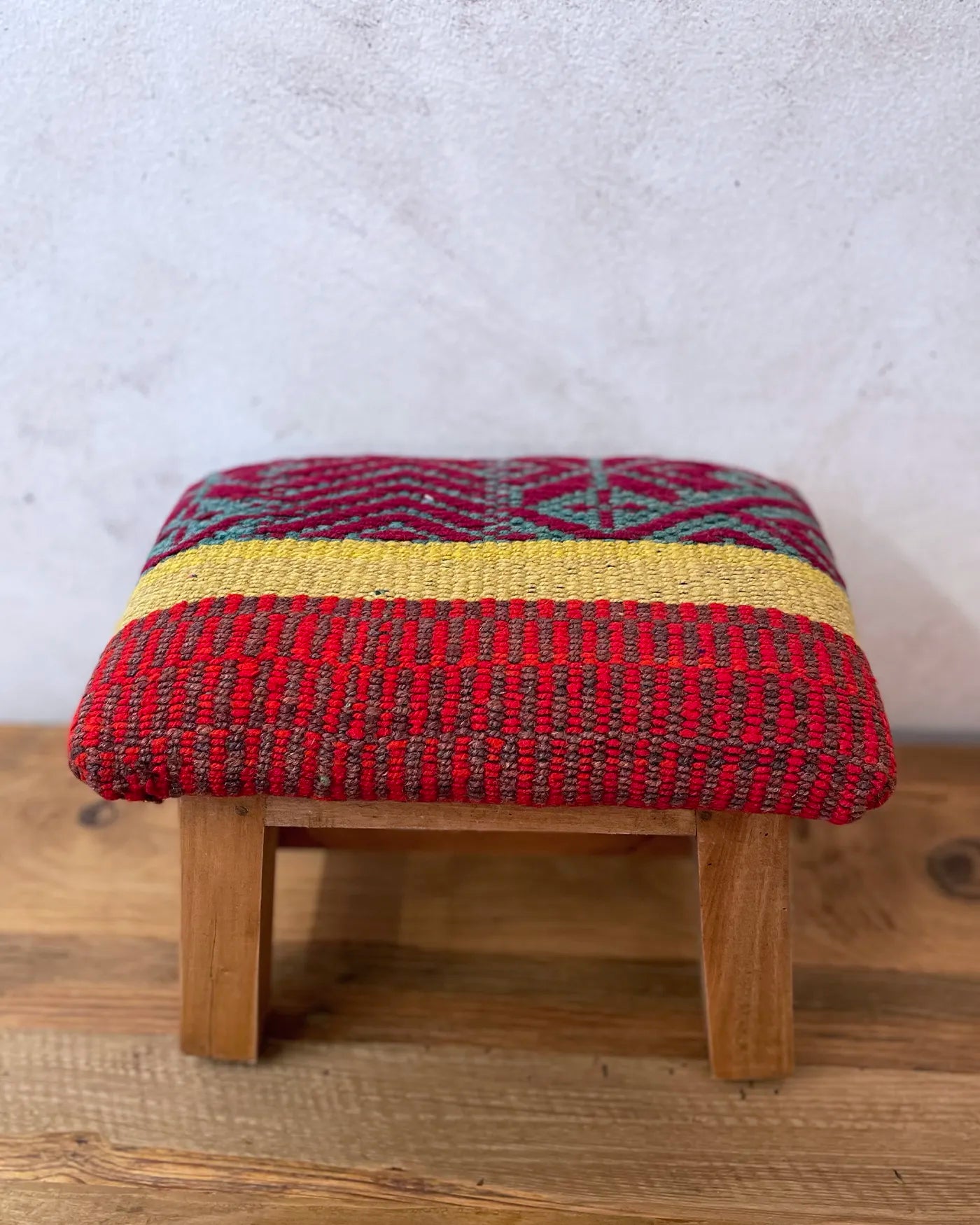 Taburete Tejido Peruano Étnico Rojo