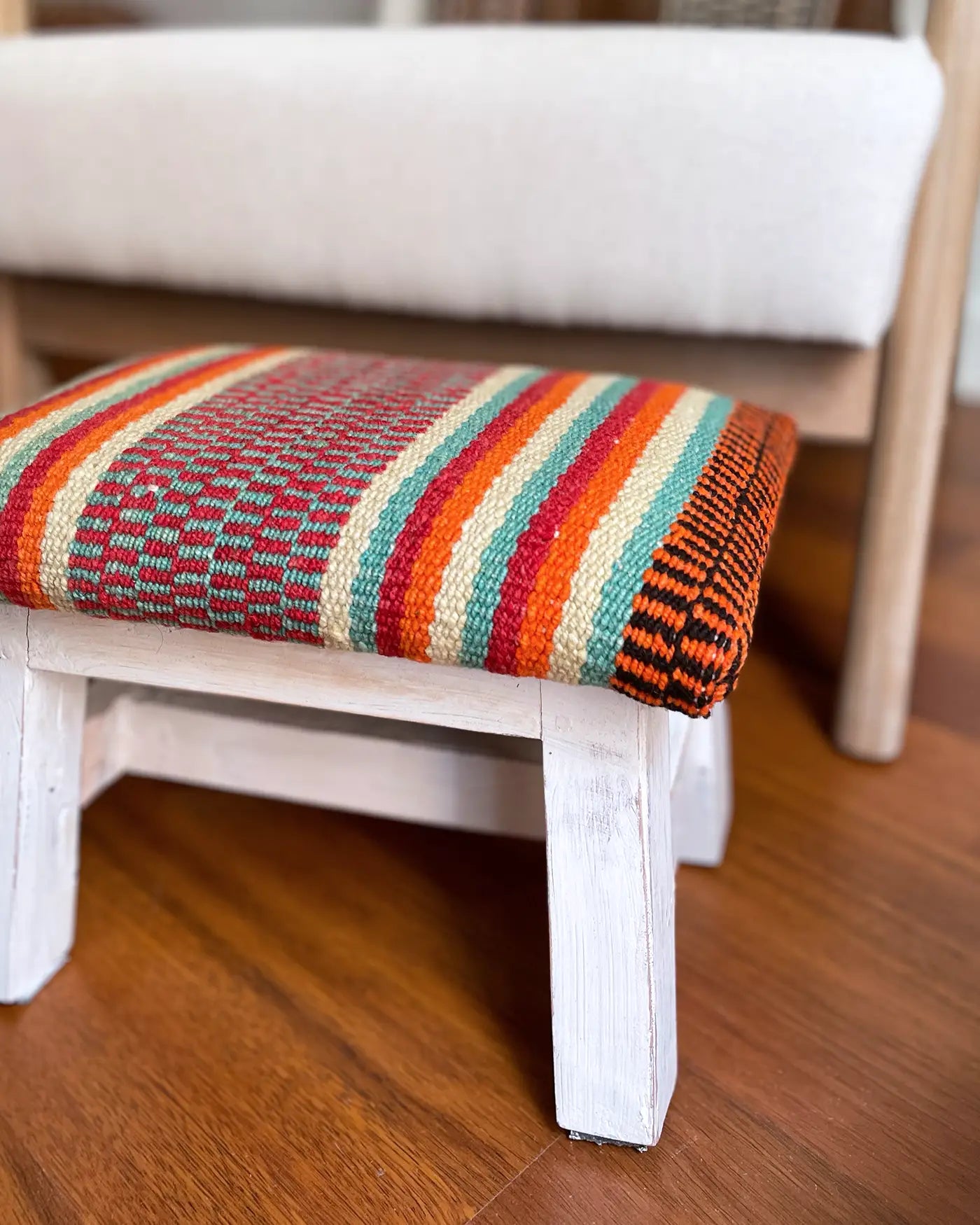 Taburete Pequeño con Tejido Peruano Naranja