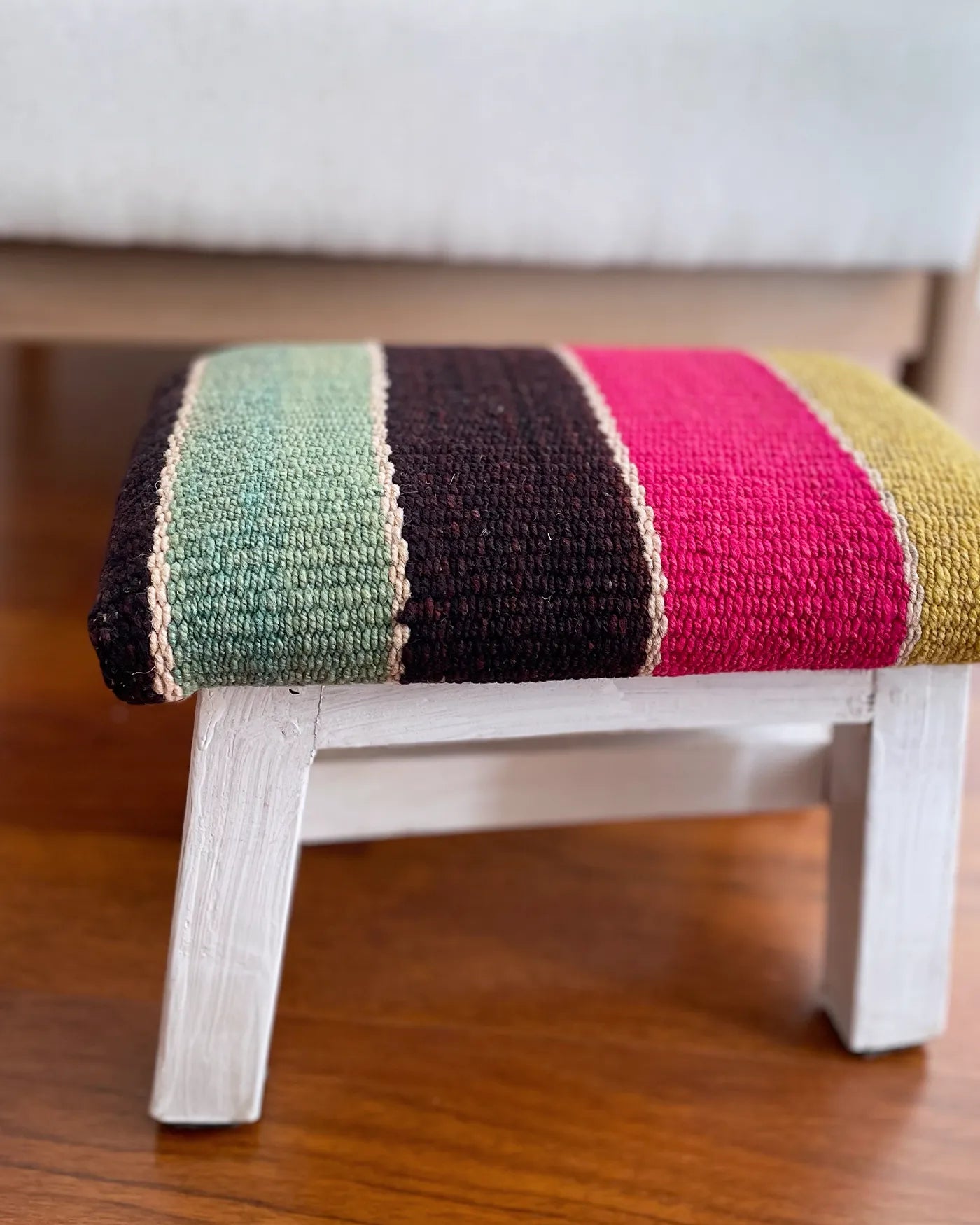 Taburete Pequeño con Tejido Peruano Multicolor