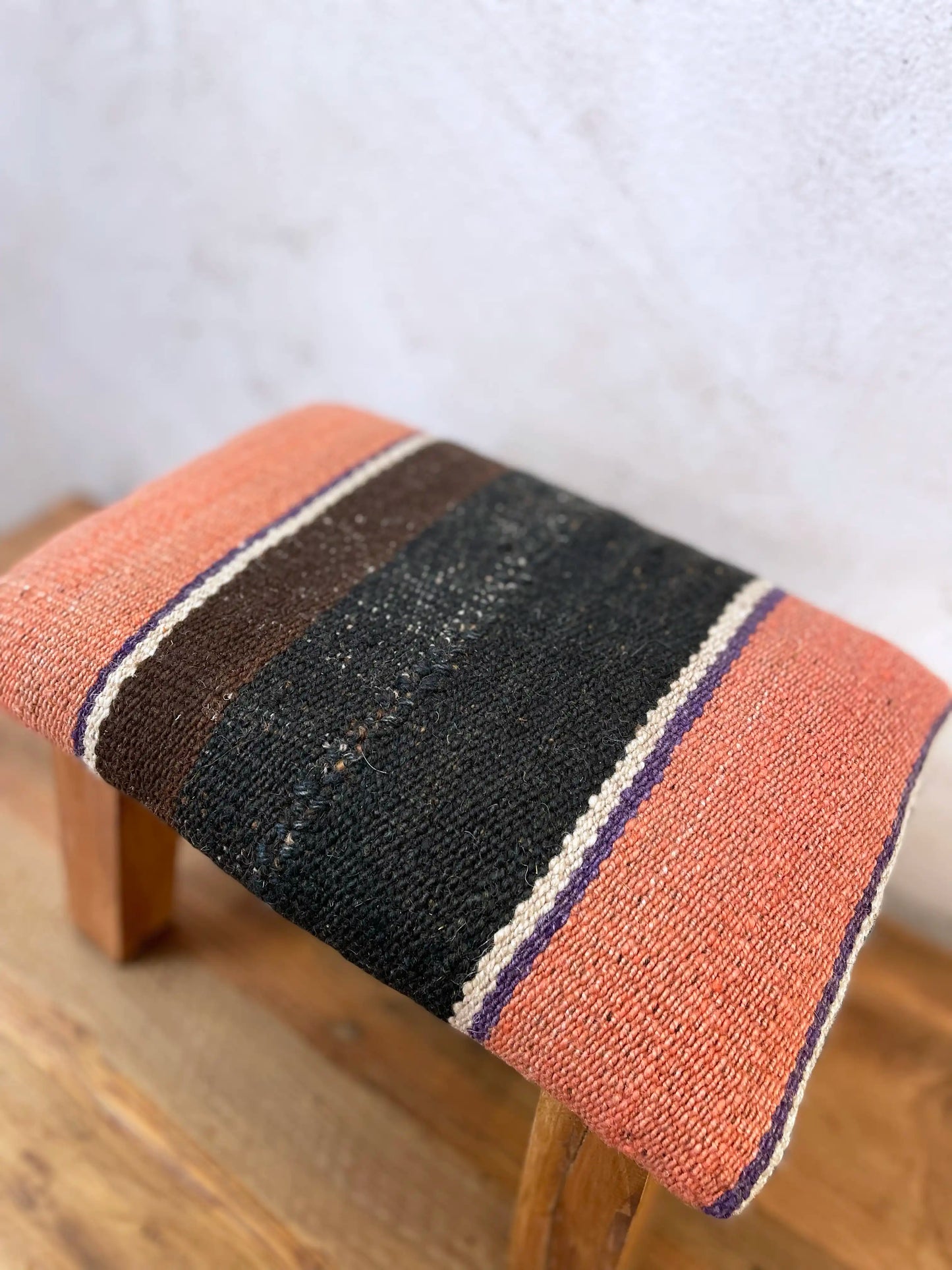 Taburete Tejido Peruano Rosa y Marrón