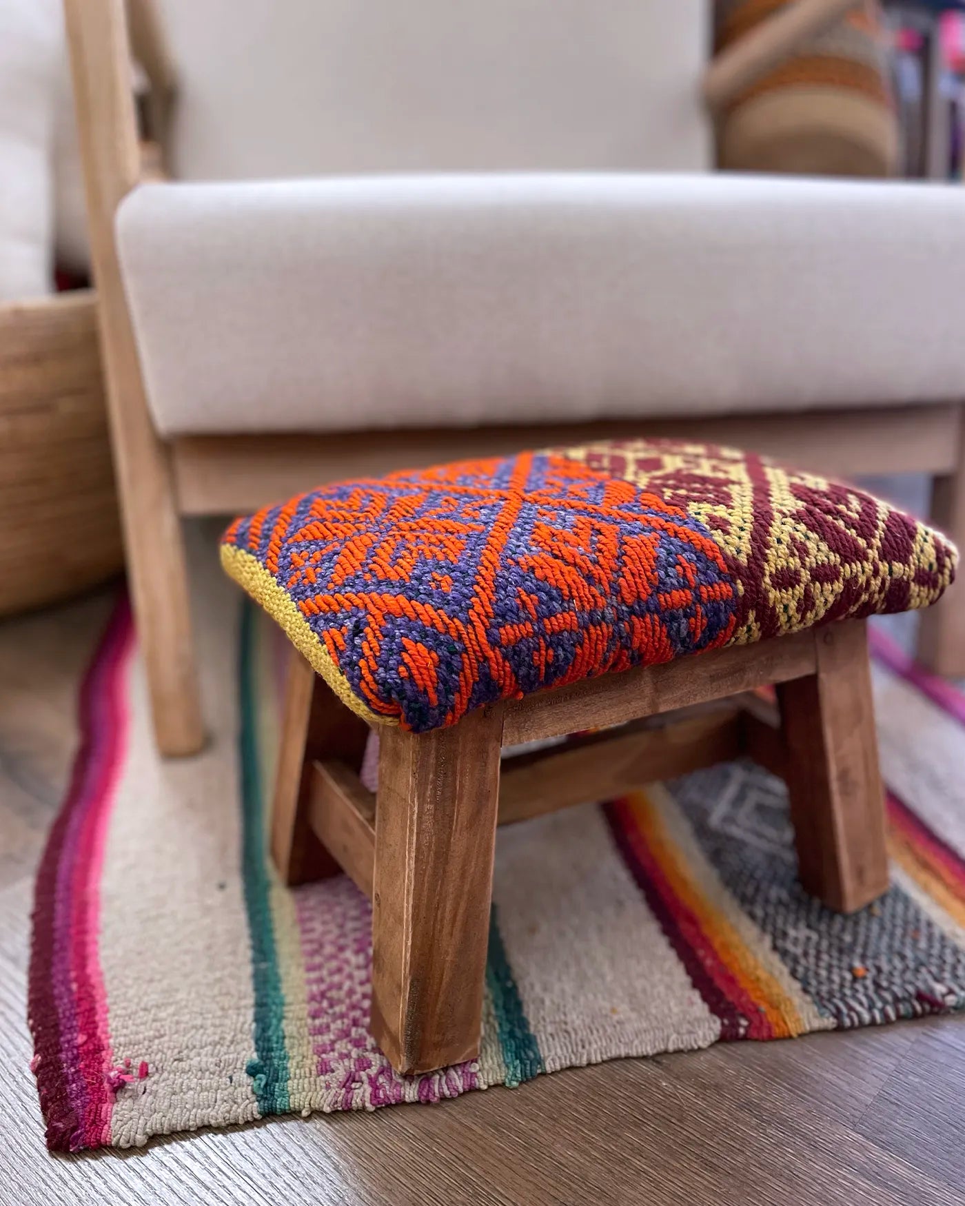 Taburete Tejido Peruano Rojo y Amarillo