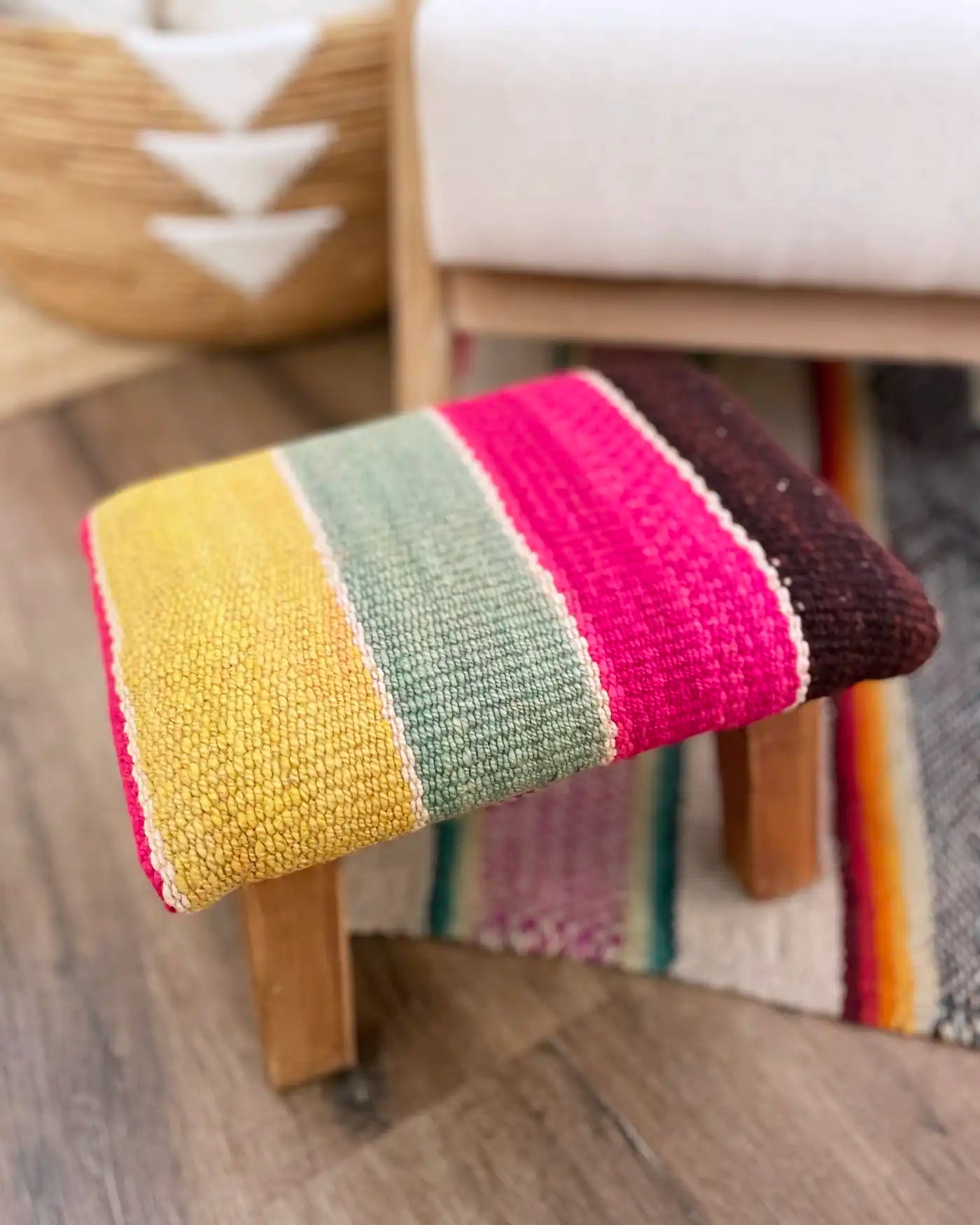 Taburete Bajo Decorativo Colorido a Rayas
