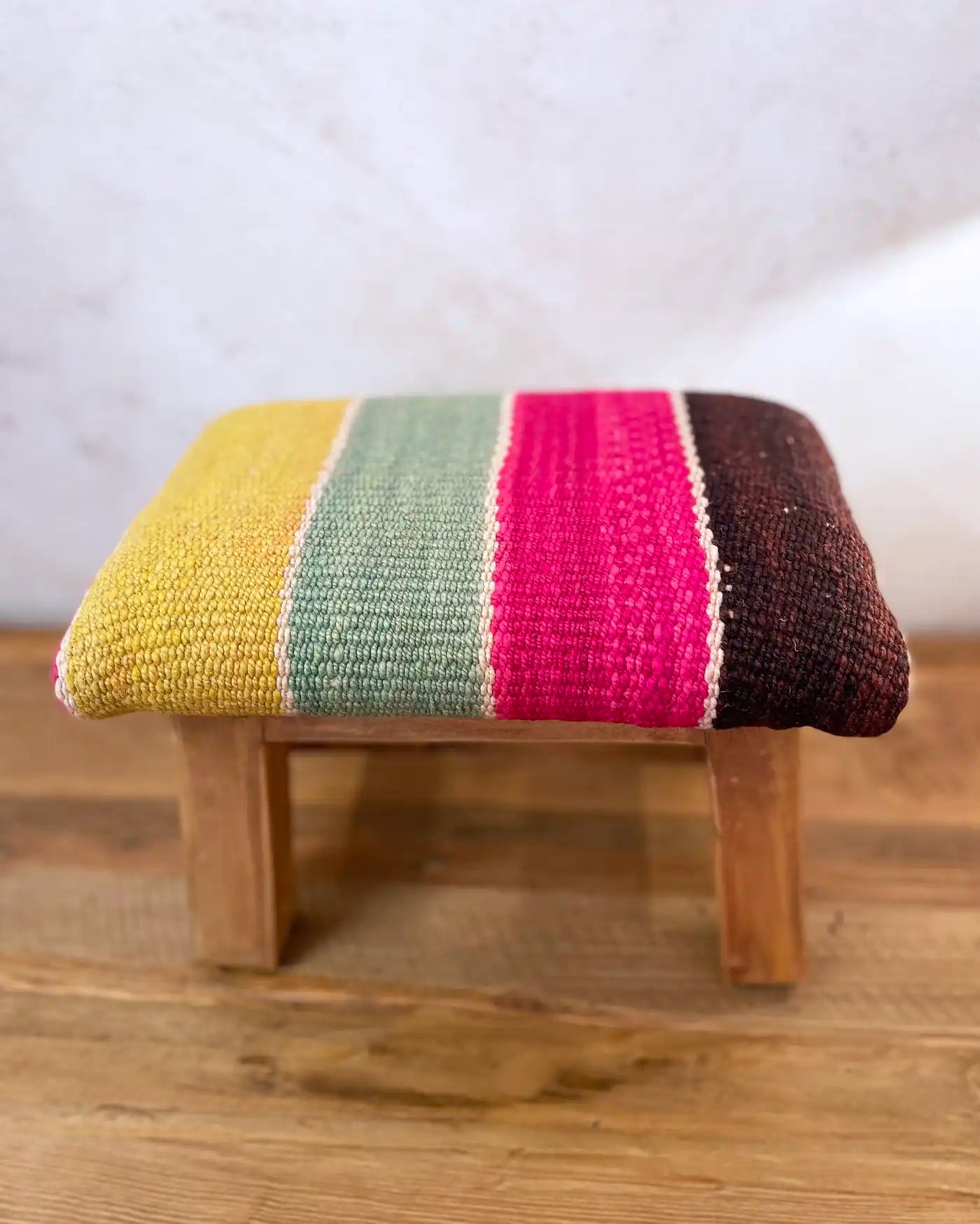 Taburete Bajo Decorativo Colorido a Rayas