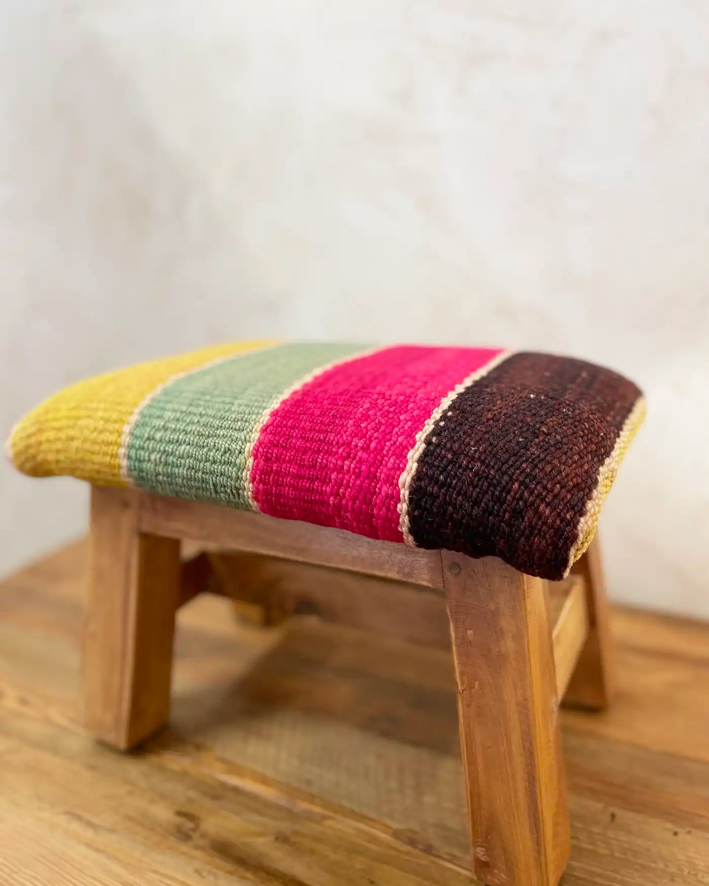 Taburete Bajo Decorativo Colorido a Rayas