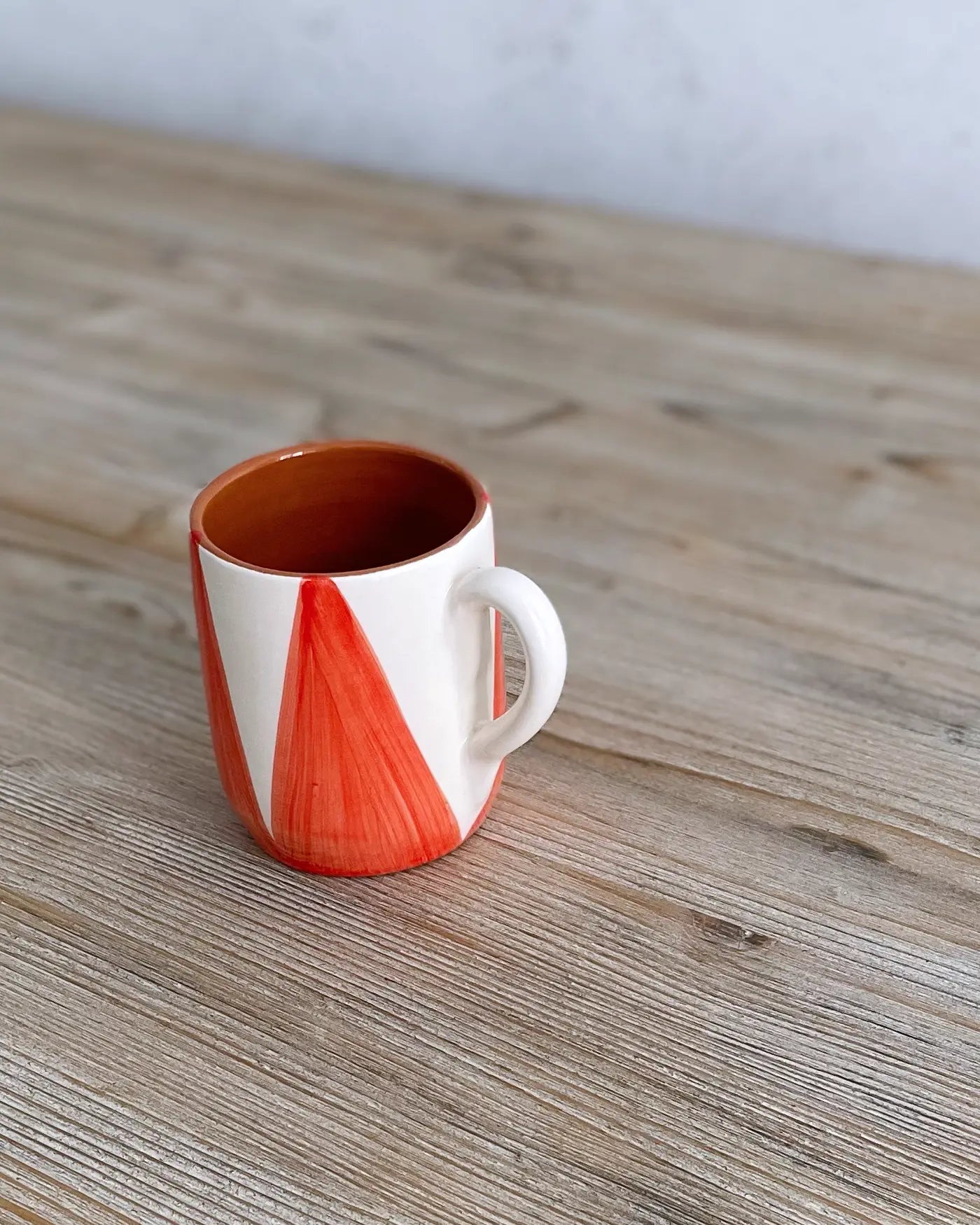 Taza Grande Artesanal Triángulos Roja