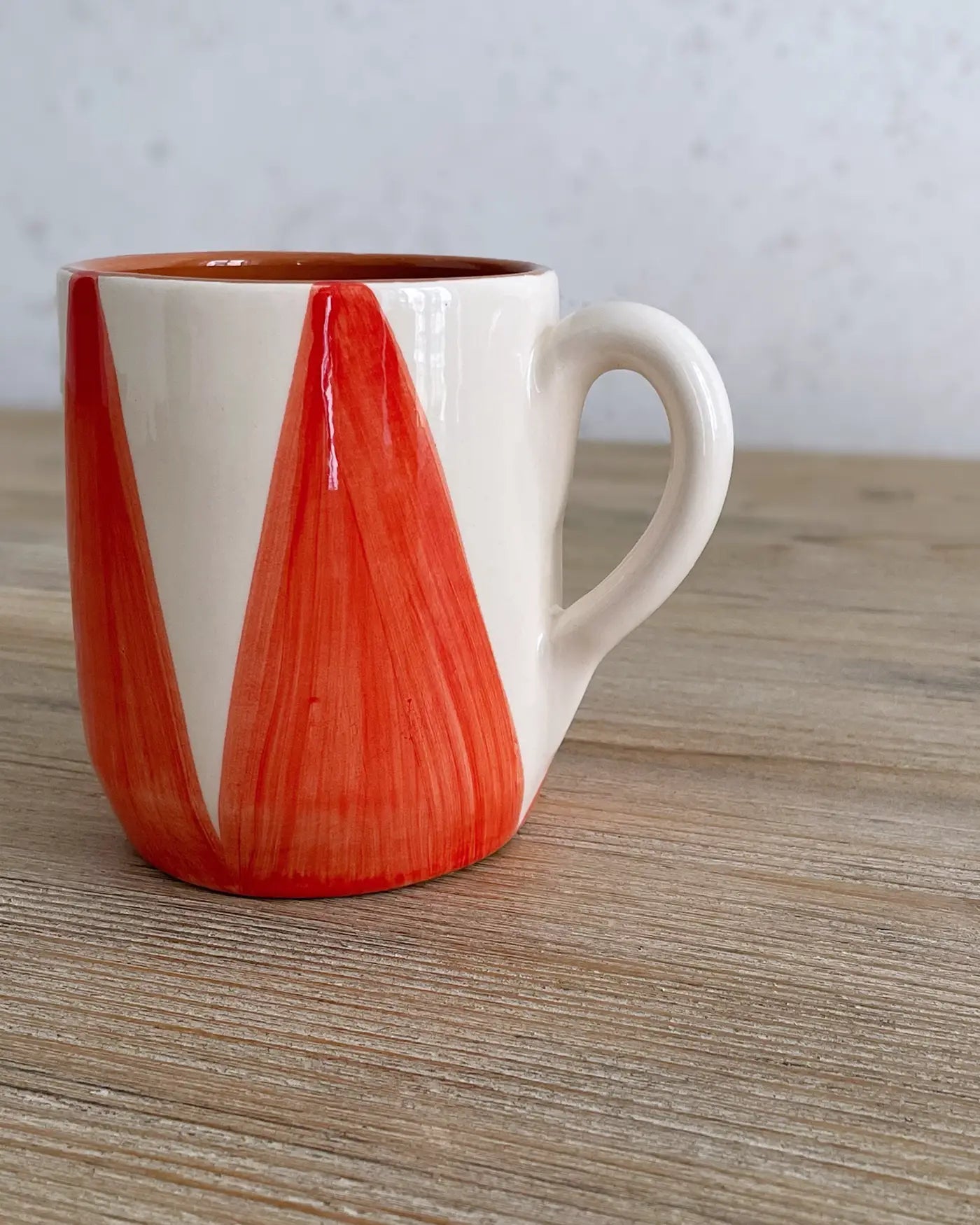 Taza Grande Artesanal Triángulos Roja
