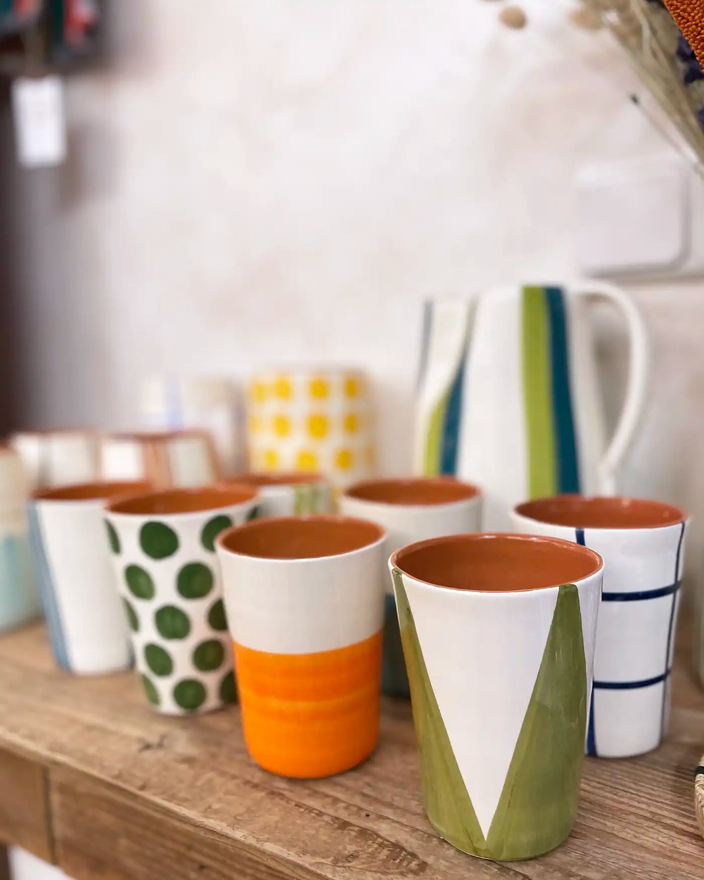 Vaso Artesanal de Cerámica Rayas Negro