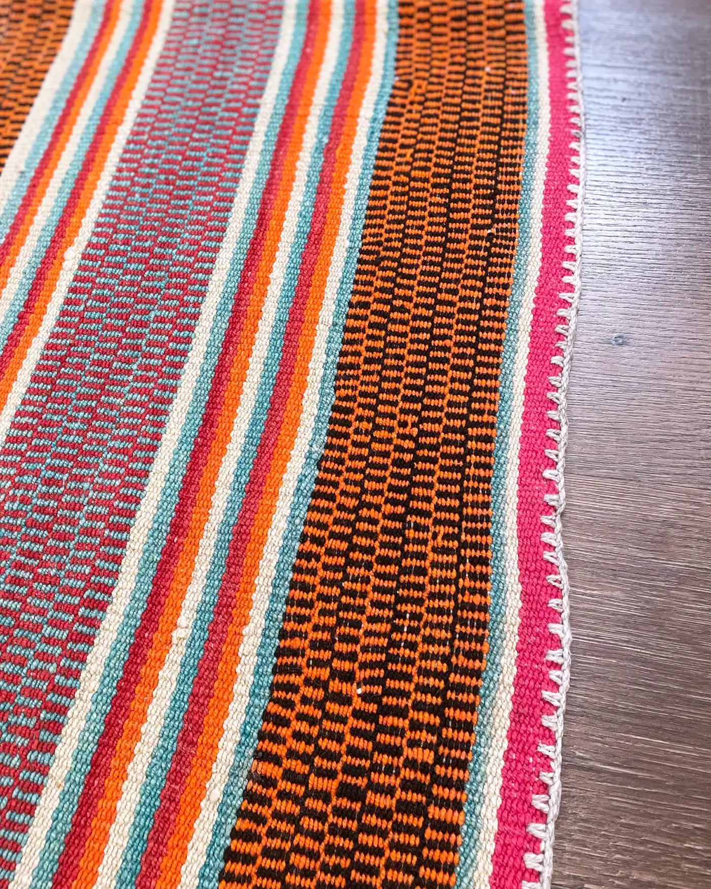 Alfombra Artesanal Peruana Naranja y Verde 163x142