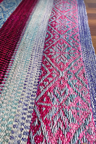 Alfombra peruana de pasillo azul y rosa 164x73 cm