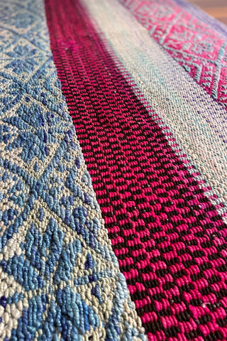 Alfombra peruana de pasillo azul y rosa 164x73 cm