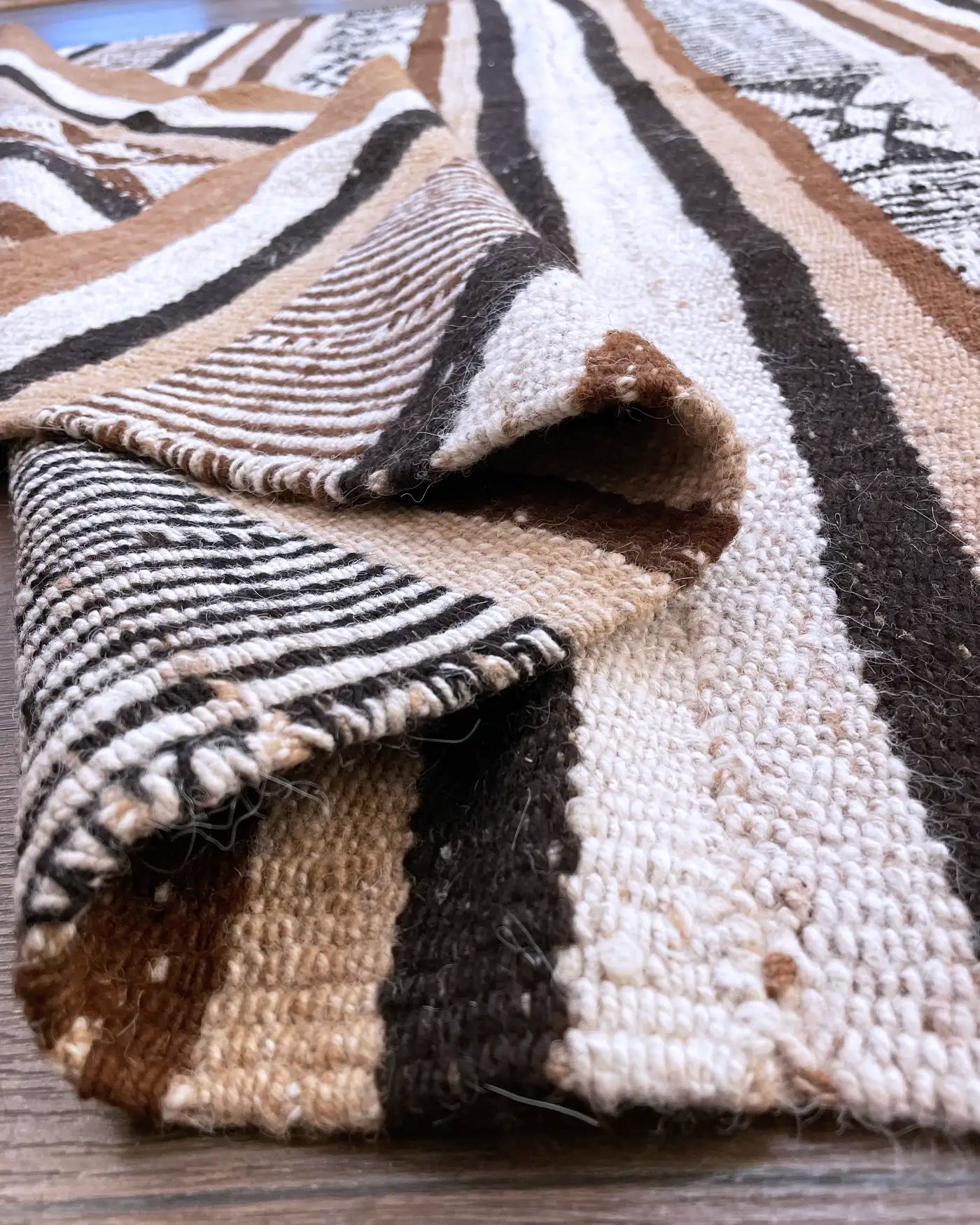 Alfombra Étnica de Alpaca Colores Naturales 145x134 – Ethnic Way