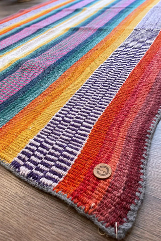 Alfombra étnica a rayas multicolor 154x130 cm