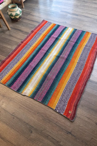 Alfombra étnica a rayas multicolor 154x130 cm