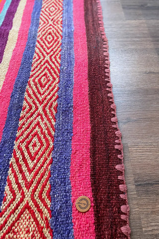 Alfombra étnica peruana multicolor 136x154 cm