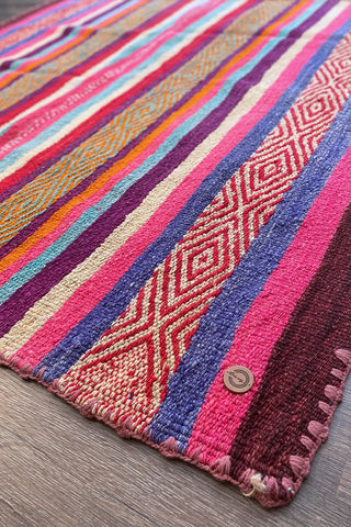 Alfombra étnica peruana multicolor 136x154 cm