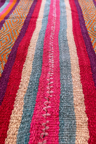 Alfombra étnica peruana multicolor 136x154 cm