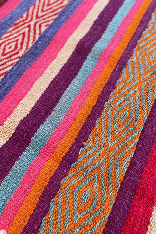Alfombra étnica peruana multicolor 136x154 cm