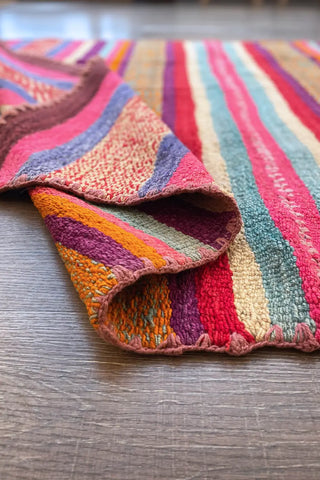 Alfombra étnica peruana multicolor 136x154 cm