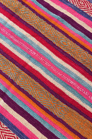 Alfombra étnica peruana multicolor 136x154 cm