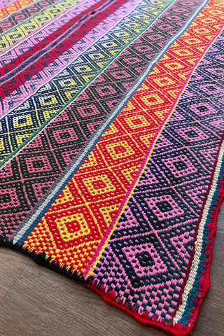 Alfombra étnica peruana multicolor 158x172 cm