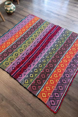 Alfombra étnica peruana multicolor 158x172 cm