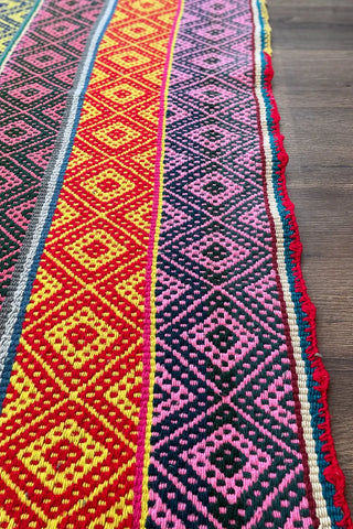 Alfombra étnica peruana multicolor 158x172 cm