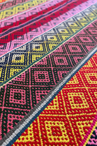 Alfombra étnica peruana multicolor 158x172 cm