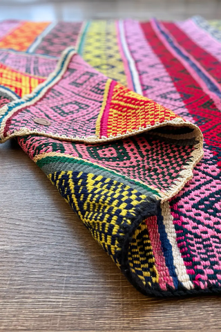 Alfombra étnica peruana multicolor 158x172 cm