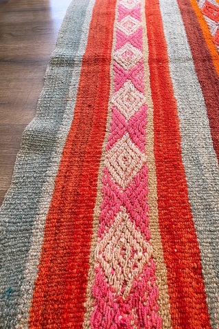 Alfombra étnica peruana verde y rosa 143x184 cm