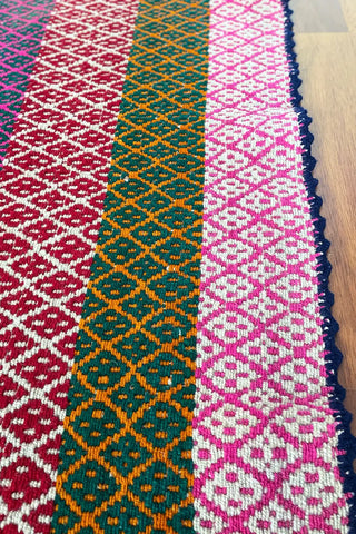 Alfombra peruana de pasillo colorida 141x65 cm