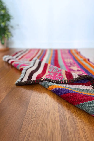Alfombra peruana de pasillo rojo y lila 145x76 cm