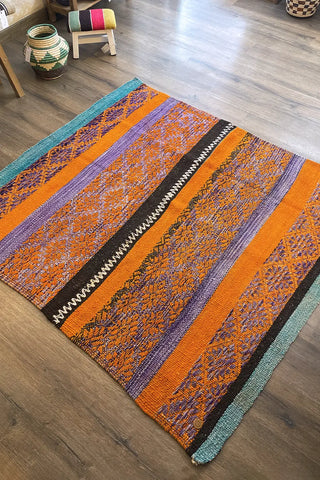 Alfombra étnica peruana multicolor 154x165 cm