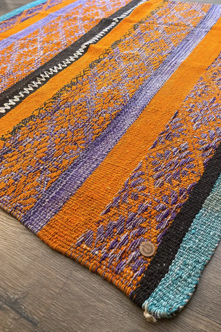 Alfombra étnica peruana multicolor 154x165 cm