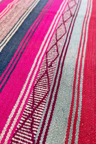 Alfombra peruana de pasillo rosa y azul 148x75 cm