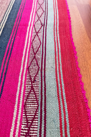 Alfombra peruana de pasillo rosa y azul 148x75 cm