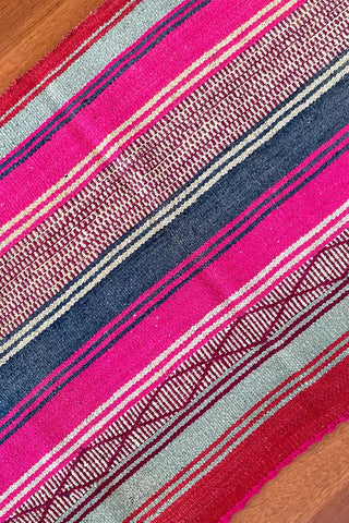 Alfombra peruana de pasillo rosa y azul 148x75 cm