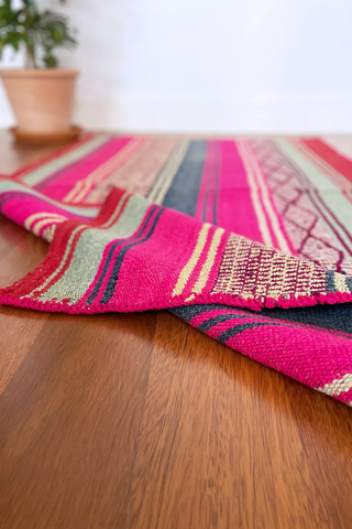 Alfombra peruana de pasillo rosa y azul 148x75 cm