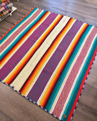 Alfombra étnica a rayas multicolor 180x165 cm