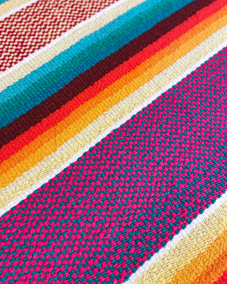 Alfombra étnica a rayas multicolor 180x165 cm