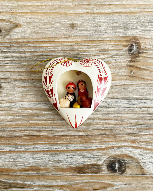 Belén Peruano Hecho a Mano Corazón Blanco