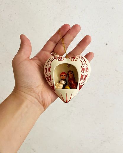 Belén Peruano Hecho a Mano Corazón Blanco