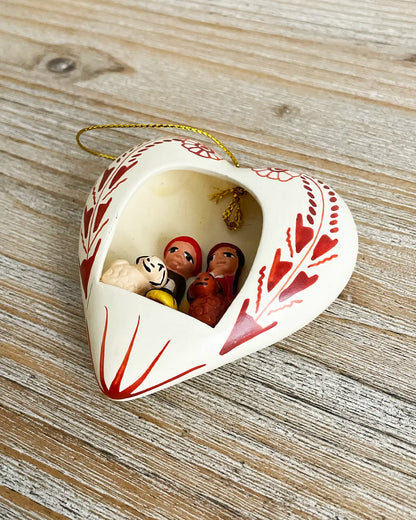 Belén Peruano Hecho a Mano Corazón Blanco