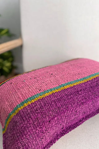 Cojín étnico lila y rosa